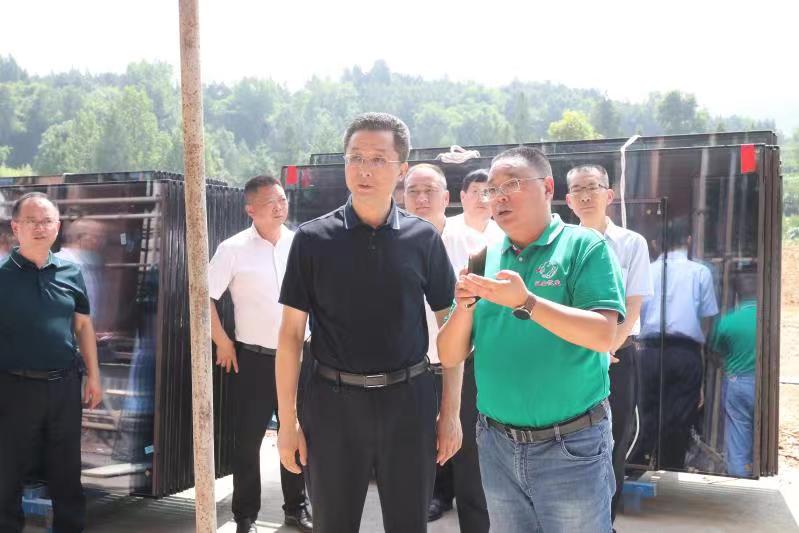 通江縣縣委書記李玉甫、縣委副書記、縣長譚青松率隊來公司調(diào)研